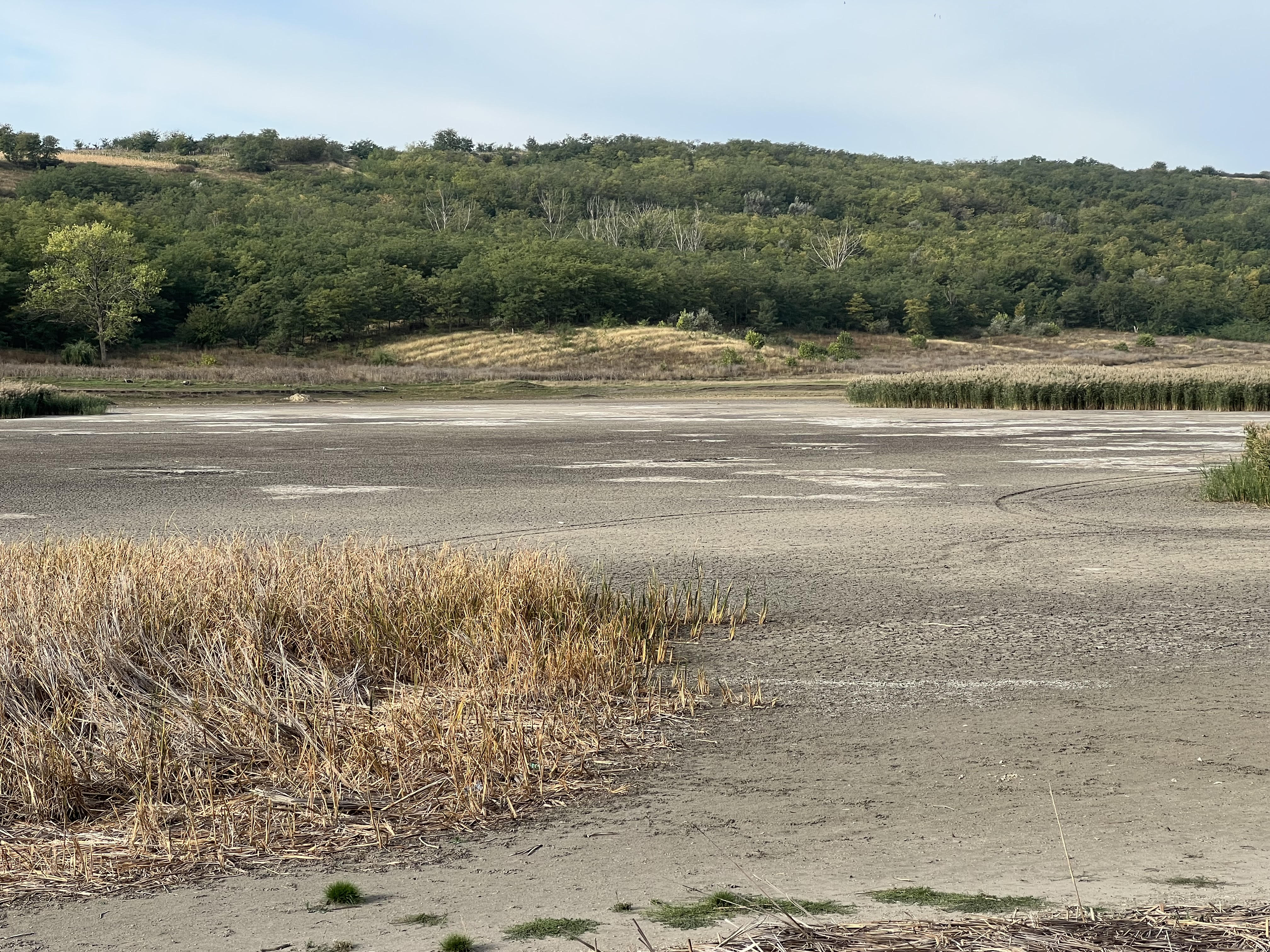 Dry lake in Flamenzeni.